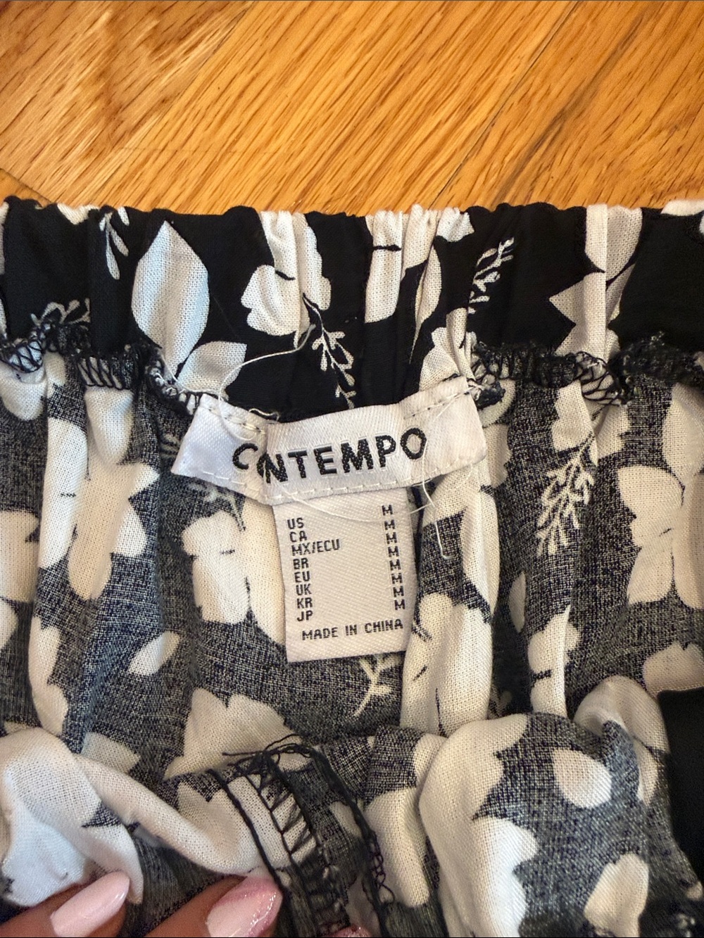 Black Floral Puff-Sleeve Crop Top by NMTNM - Picture 6 of 7